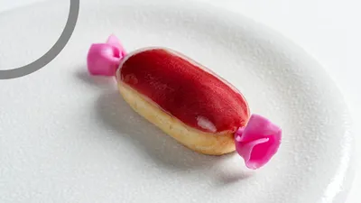 Fruit-filled creative éclair